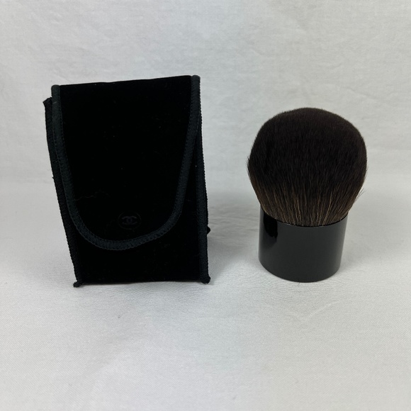 CHANEL Makeup Chanel Les Beiges Oversize Kabuki Brush Poshmark